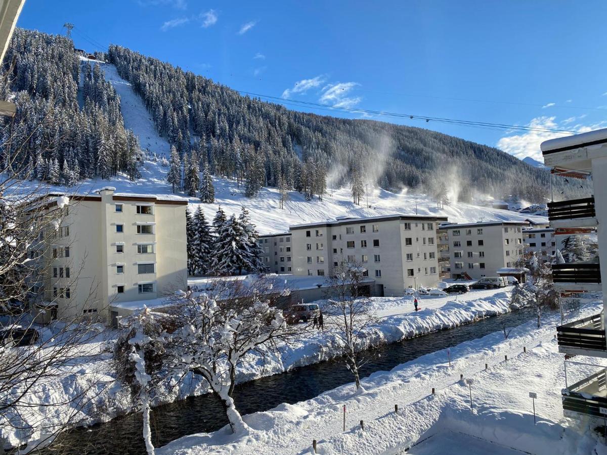 Holiday Apartment Bolgen - Close To Everything! Bolgen, Jakobshorn, Bus Stop, Train Station, Supermarket, Ski School, Ski Rentals, Restaurants And More! Davos Bagian luar foto
